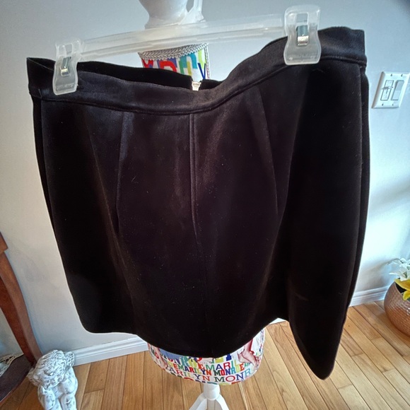 Women’s black velvet skirt new without tags. Zippered back. Plastic still on pul - Picture 3 of 4